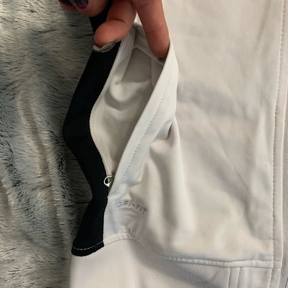 SOLD🛑Nike Women’s Football Jacket ✔️ - Picture 4 of 8